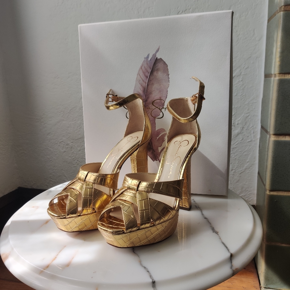New Jessica Simpson gold heels 8M